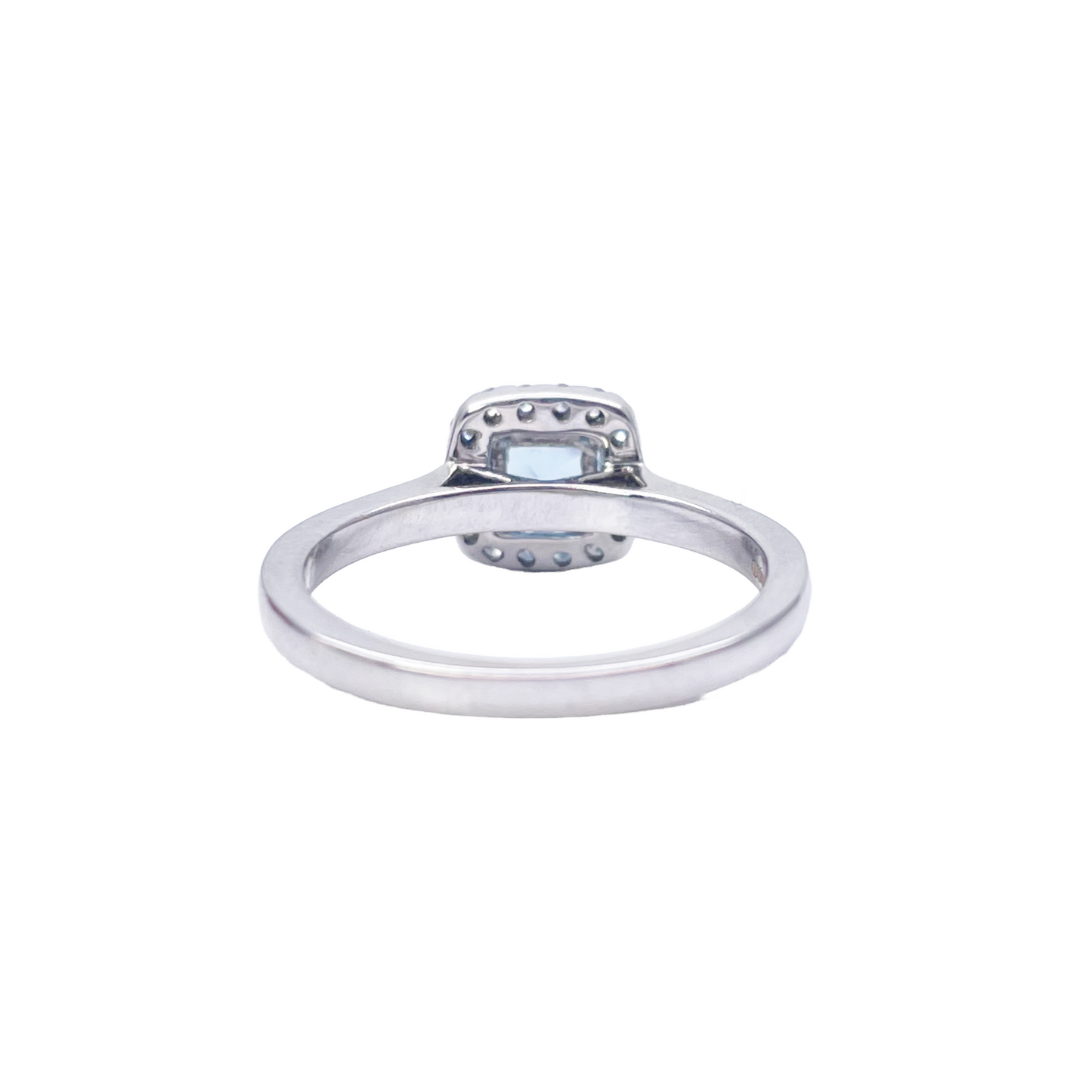 Ring aus 18 Karat Weißgold mit Aquamarin, Diamant-Halo und Kissenschliff, 0,70 ct