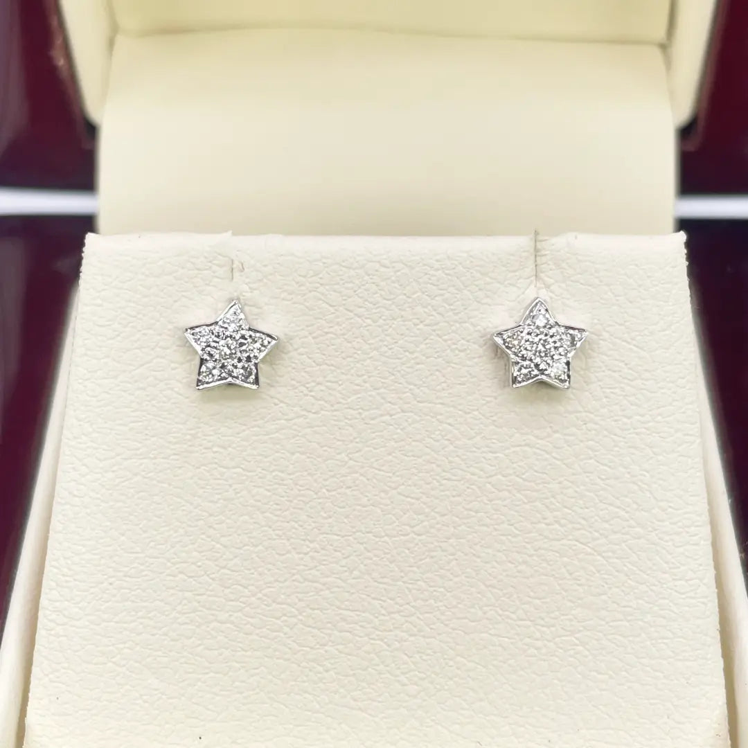 18ct Yellow gold with Round Diamonds Star Stud Earrings claw set 0.10cts 