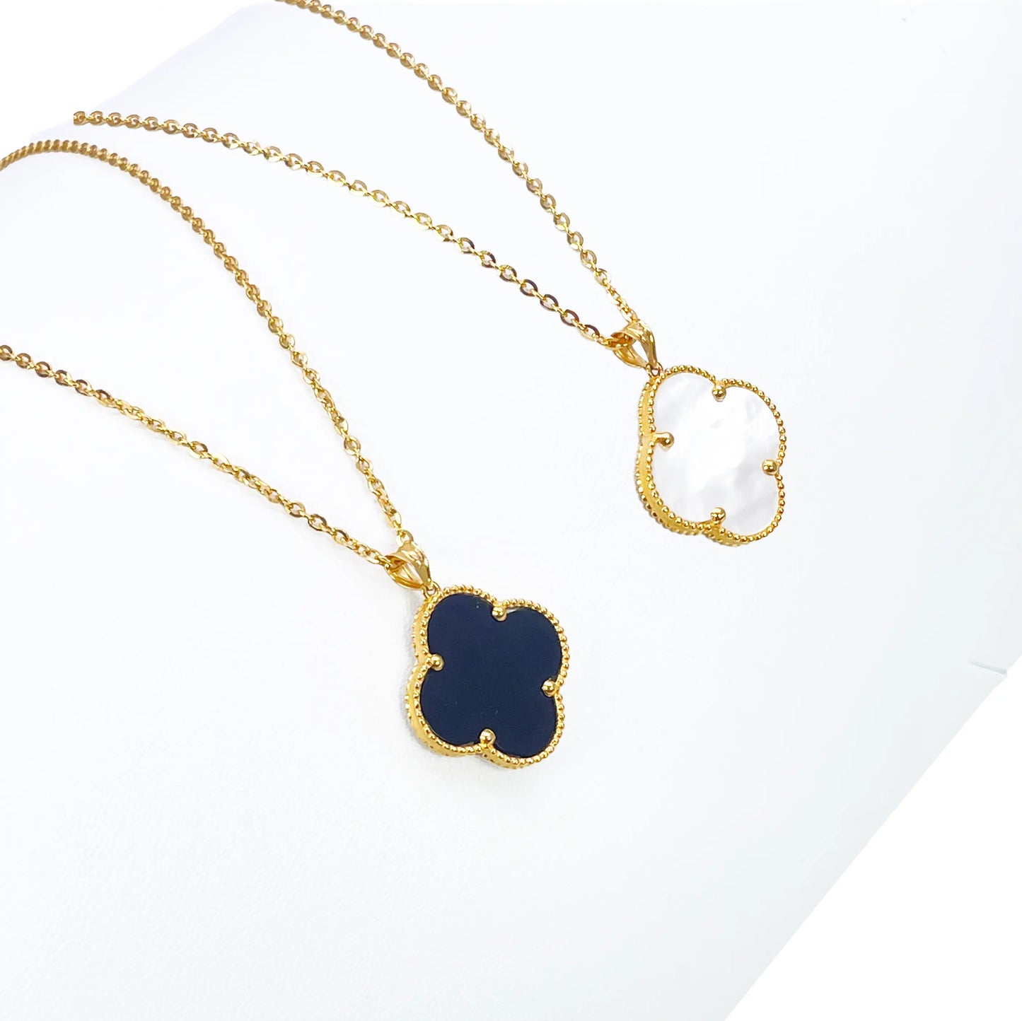 22ct Yellow Gold Black Onyx Or Mother Of Pearl Clover Pendant & Chain Necklace 18''inches 