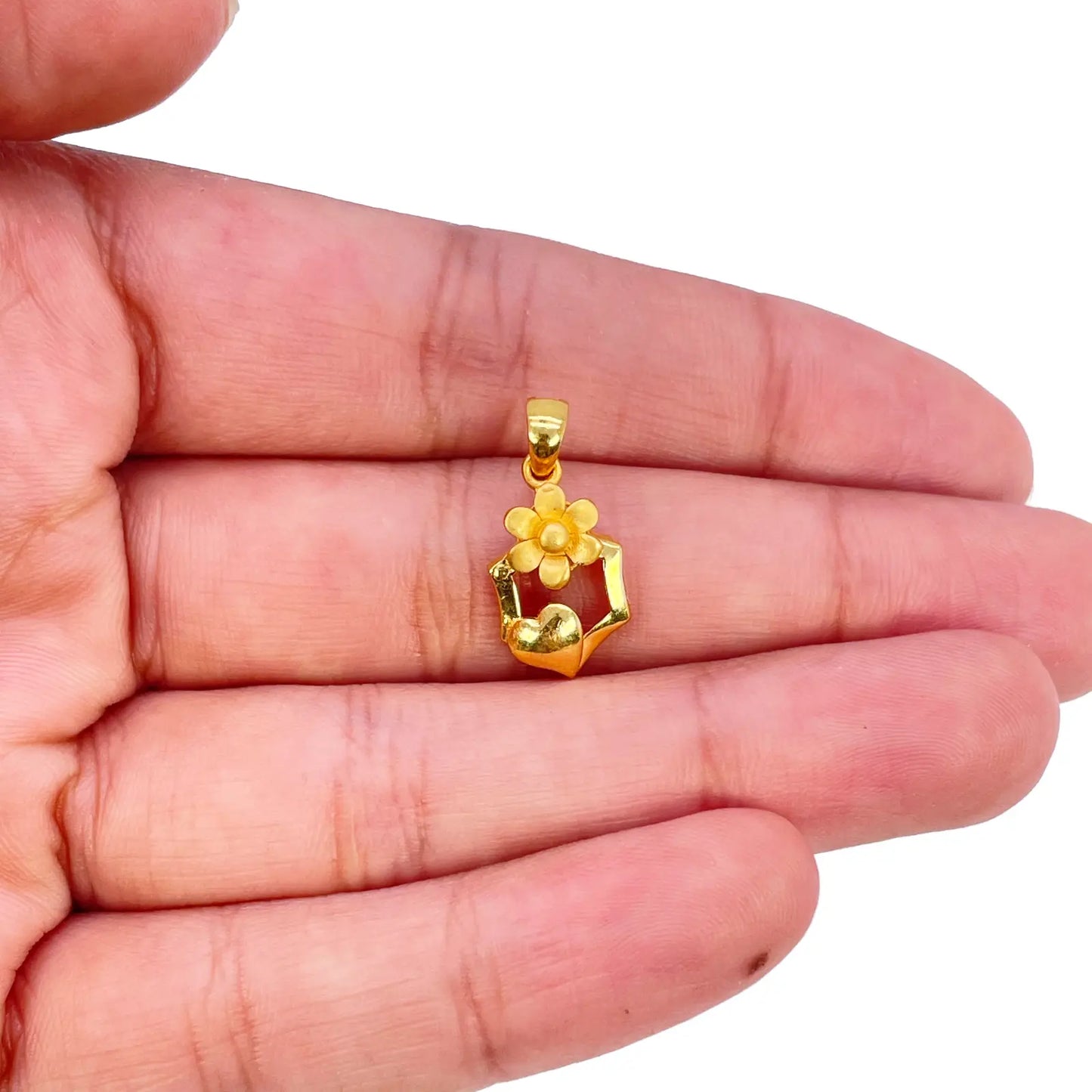 22ct Yellow Gold High Polished Floral Heart Cut Out Pendant Earring Set  Jewelry Set