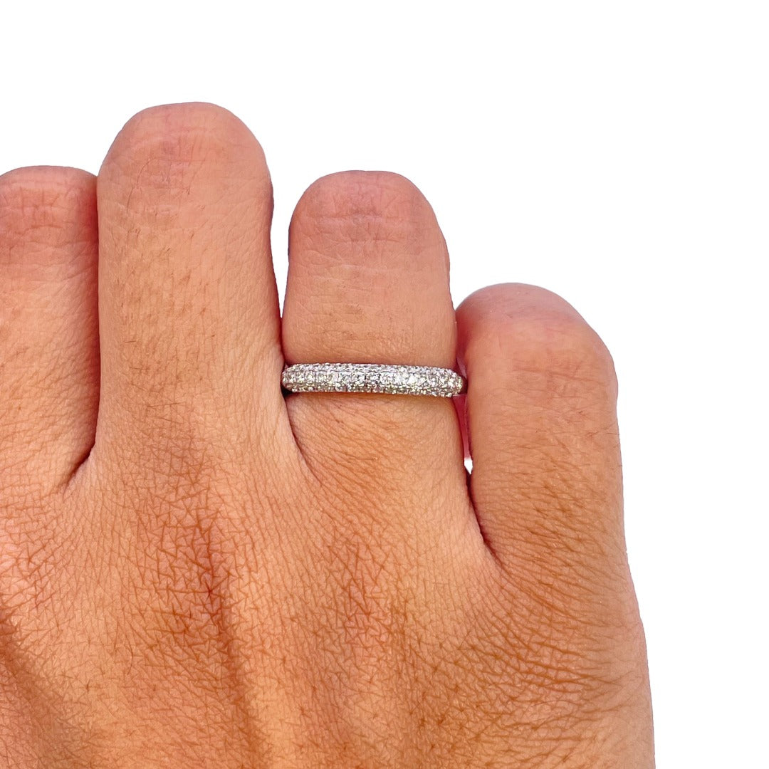 14 Karat Weißgold 3-reihiger, gewölbter Ring mit 0,34 Karat Diamanten im Pavé-Fassung