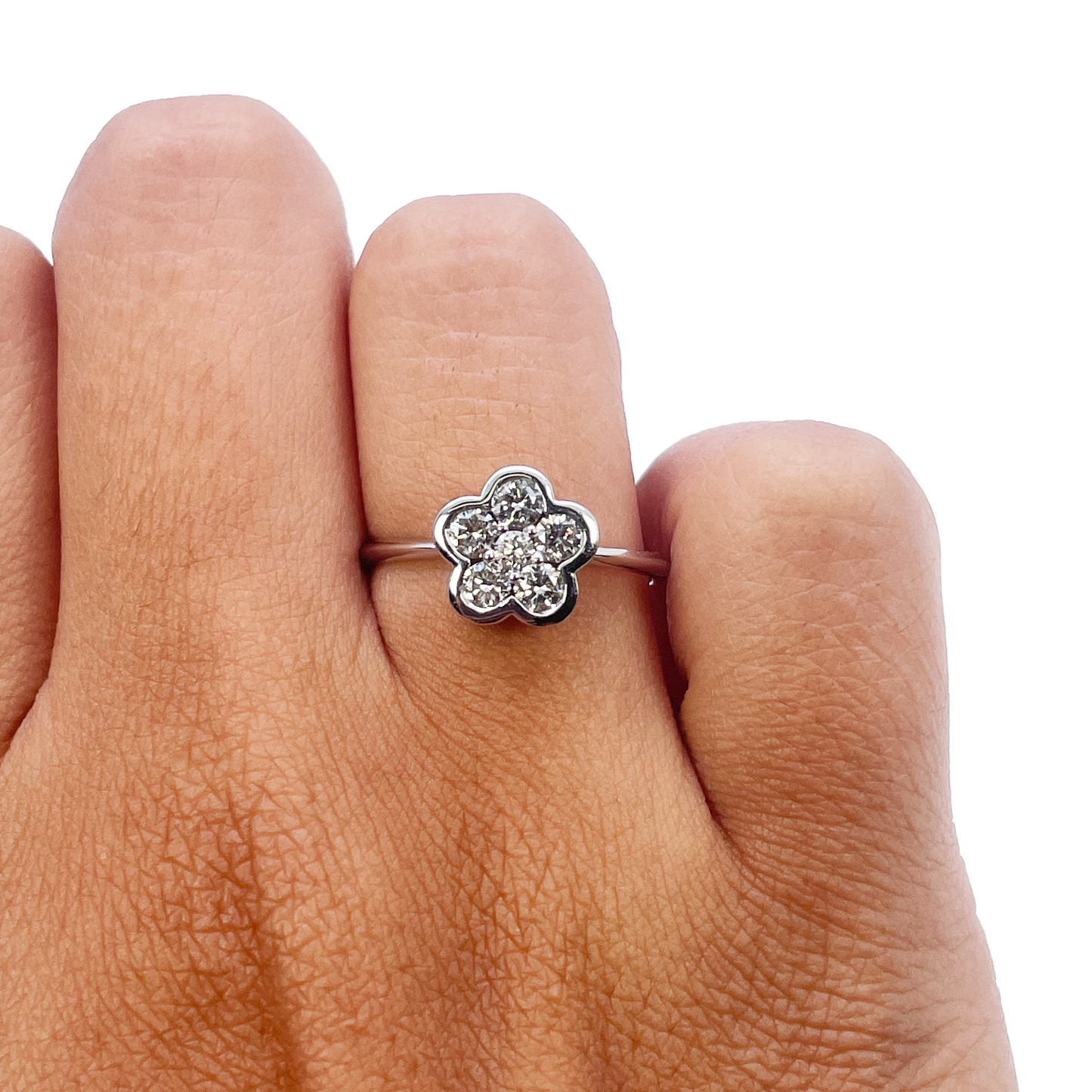 Bague en or blanc 18 carats avec diamants motif floral élégant 0,46 ct