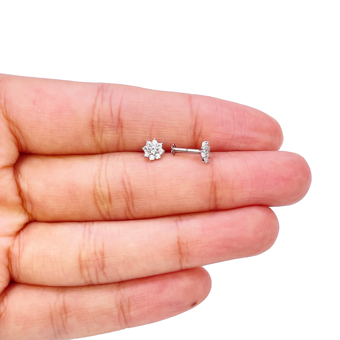 Boucles d'oreilles enfant motif fleur à huit pétales en oxyde de zirconium, or blanc 18 carats, longueur 5,5 mm