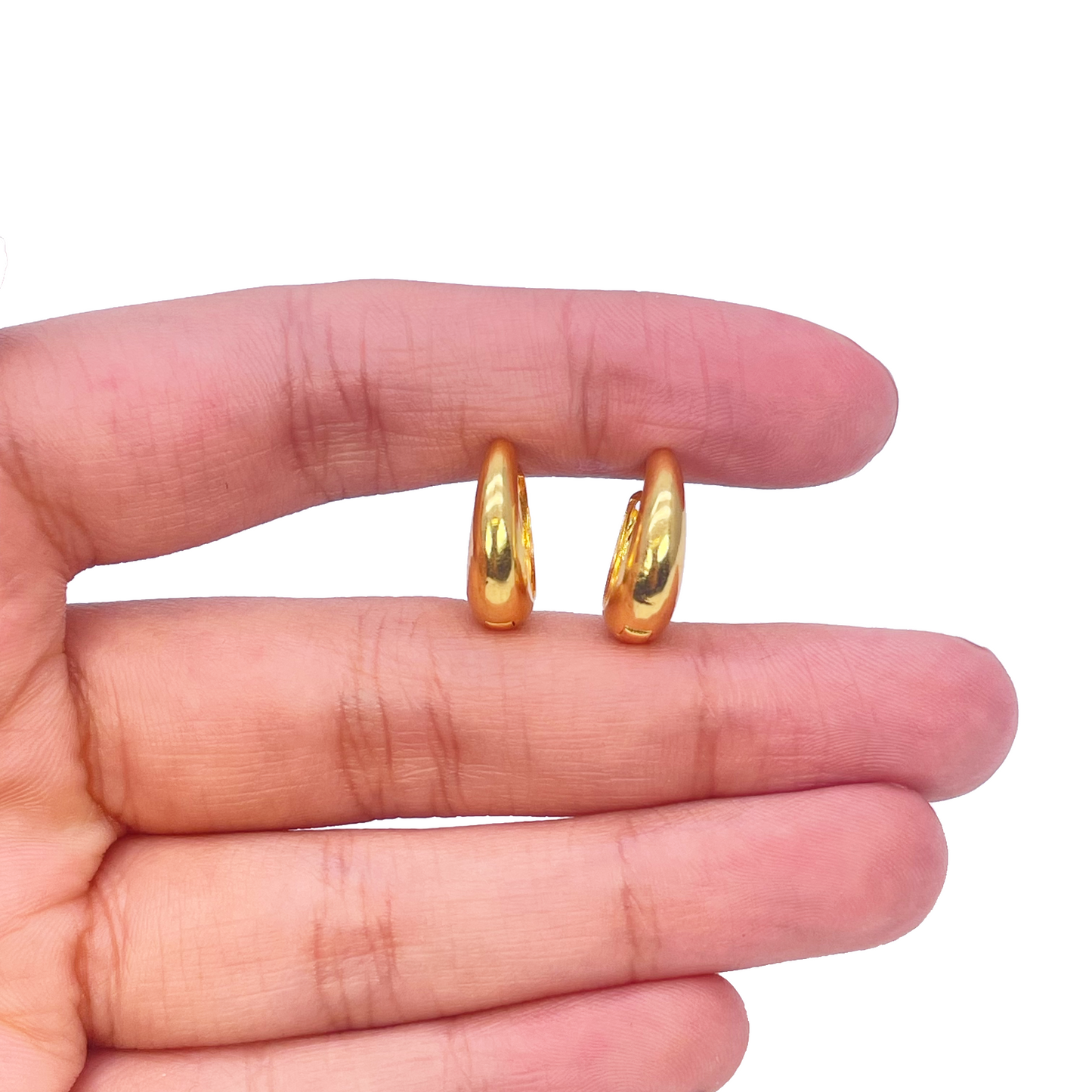 Boucles d'oreilles créoles huggie dôme hautement polies en or jaune 18 carats, diamètre 10,8 mm