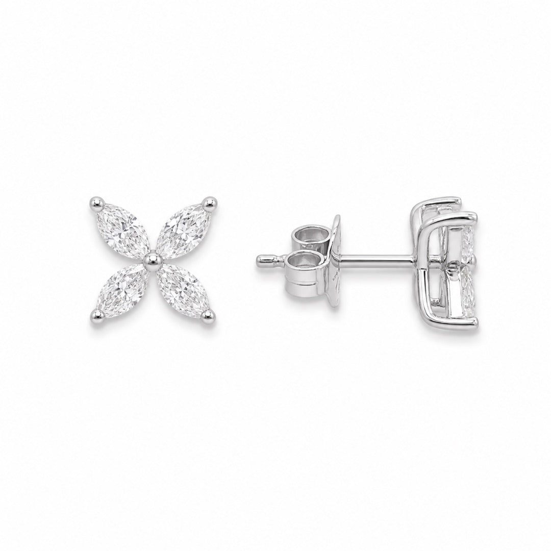 Boucles d'oreilles clous en or blanc 18 carats en forme de fleur à quatre feuilles avec diamants taille marquise 0,75ct