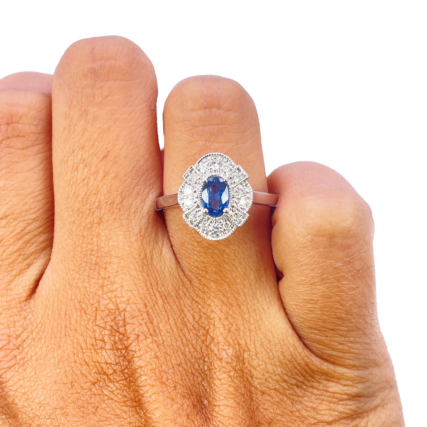 Bague Milgrain en Or Blanc 18 carats, Saphir Bleu Ovale et Diamants 0.65ct