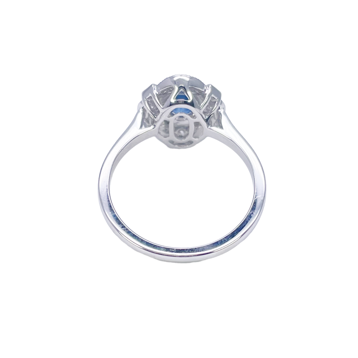 Bague Milgrain en Or Blanc 18 carats, Saphir Bleu Ovale et Diamants 0.65ct