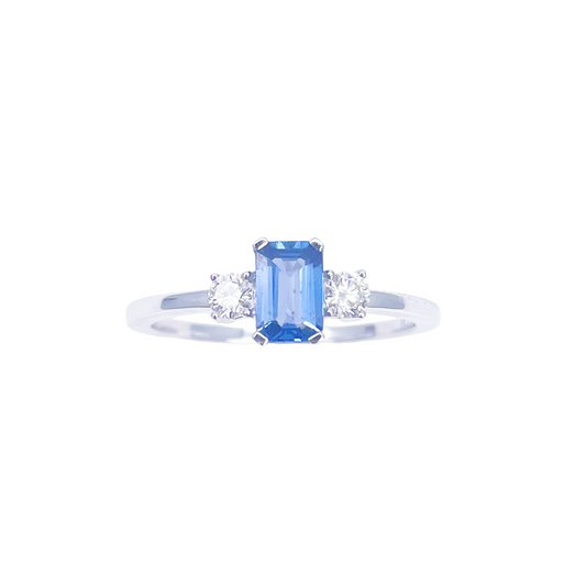 Bague en or 18 carats avec saphir et diamants ronds et tailles émeraude trois pierres 0,80 ct