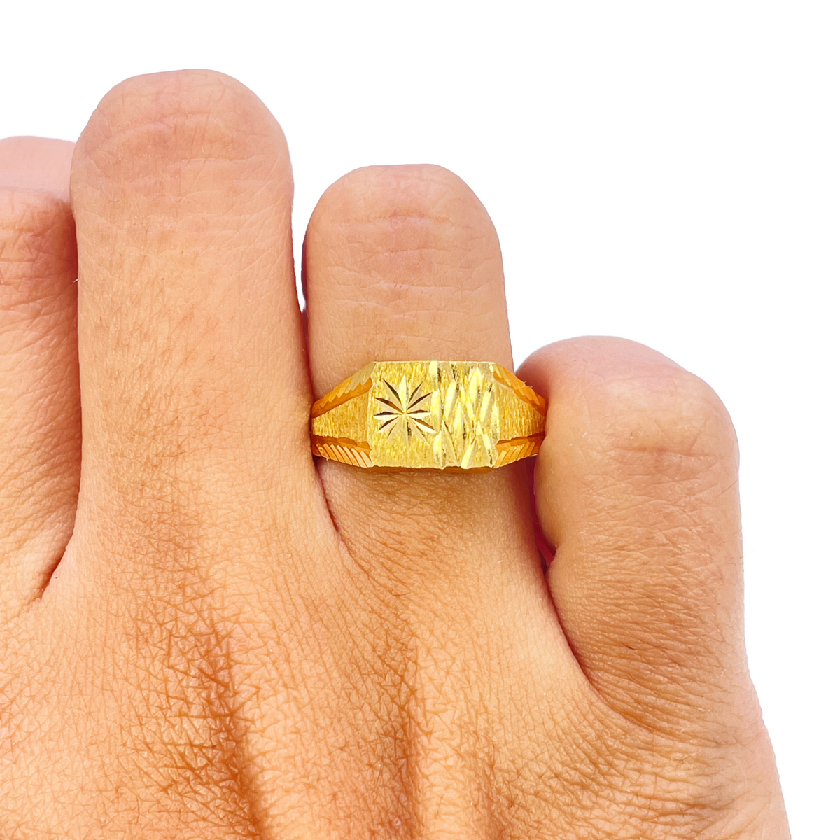 Bague de 8,4 mm en or 22 carats, carrée, avec motif texturé et finition polie, coupe diamant