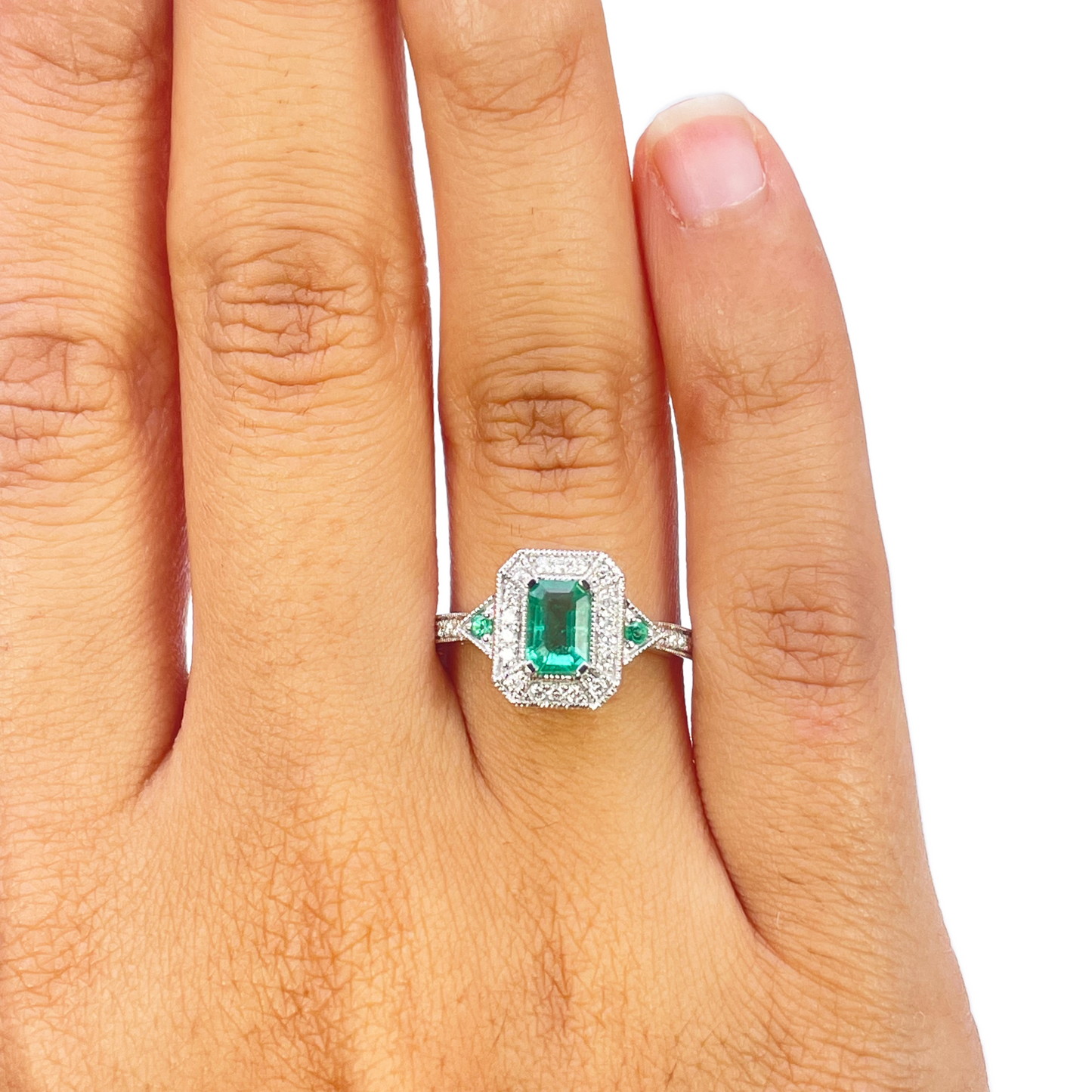 Bague en or 18 carats avec émeraudes naturelles et diamants taille ronde et émeraude 0,80 ct