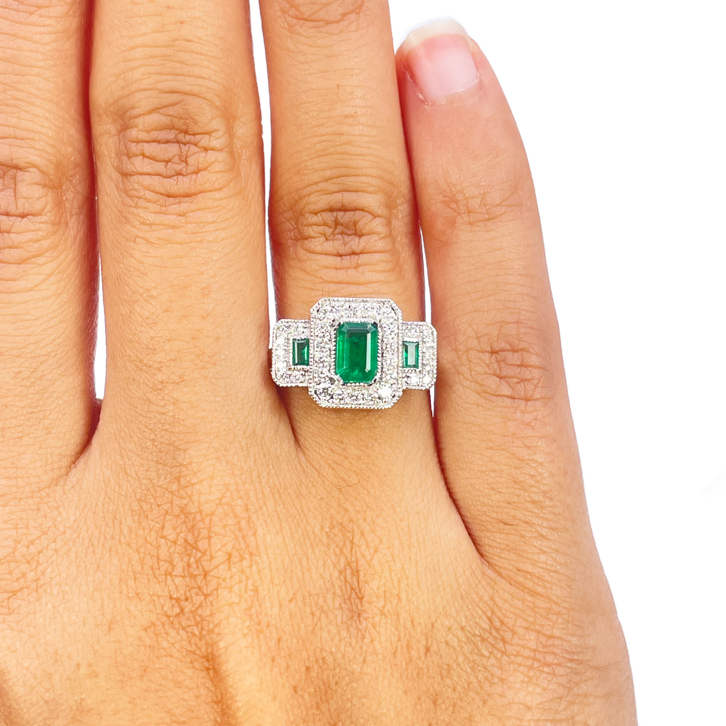 Bague en or 18 carats avec halo de diamants naturels émeraude, taille ronde et émeraude 0,95 ct