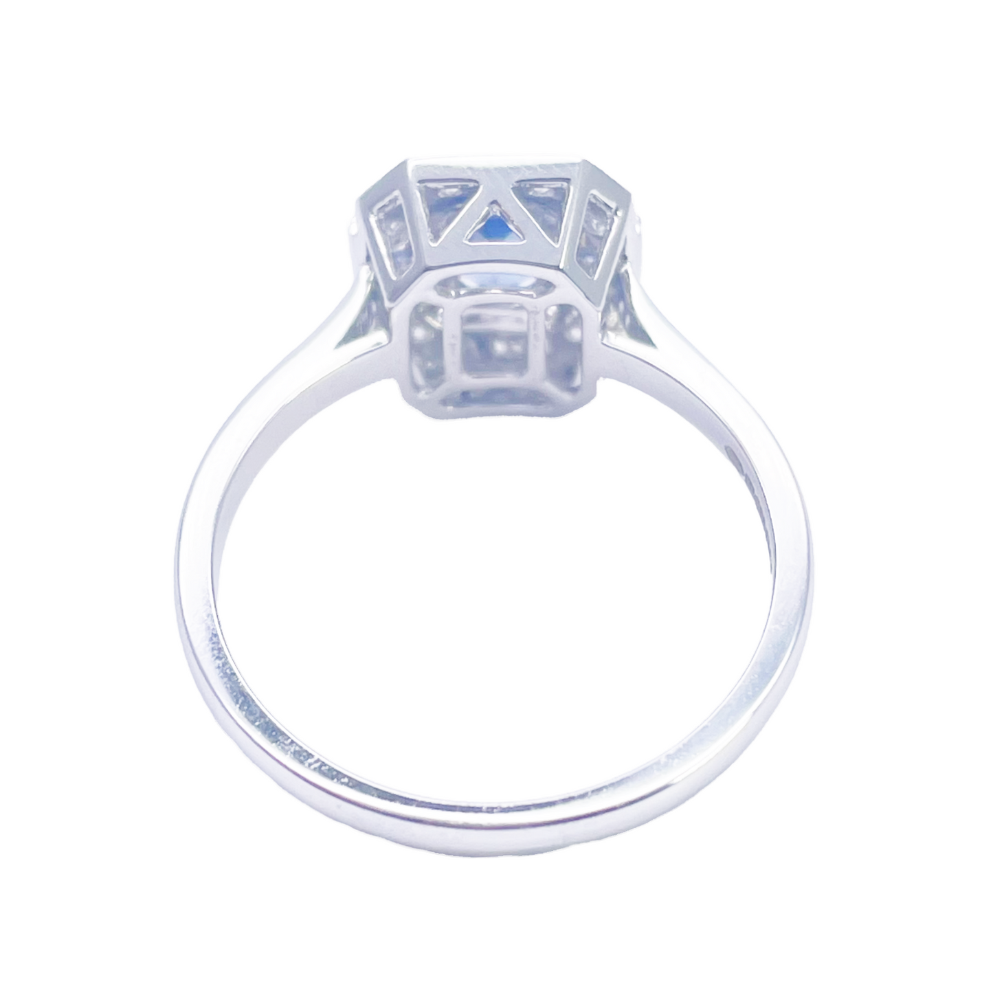18 Karat Gold Saphir-Diamant-Halo-Ring, rund & Smaragd-Schliff, 1.00 Karat