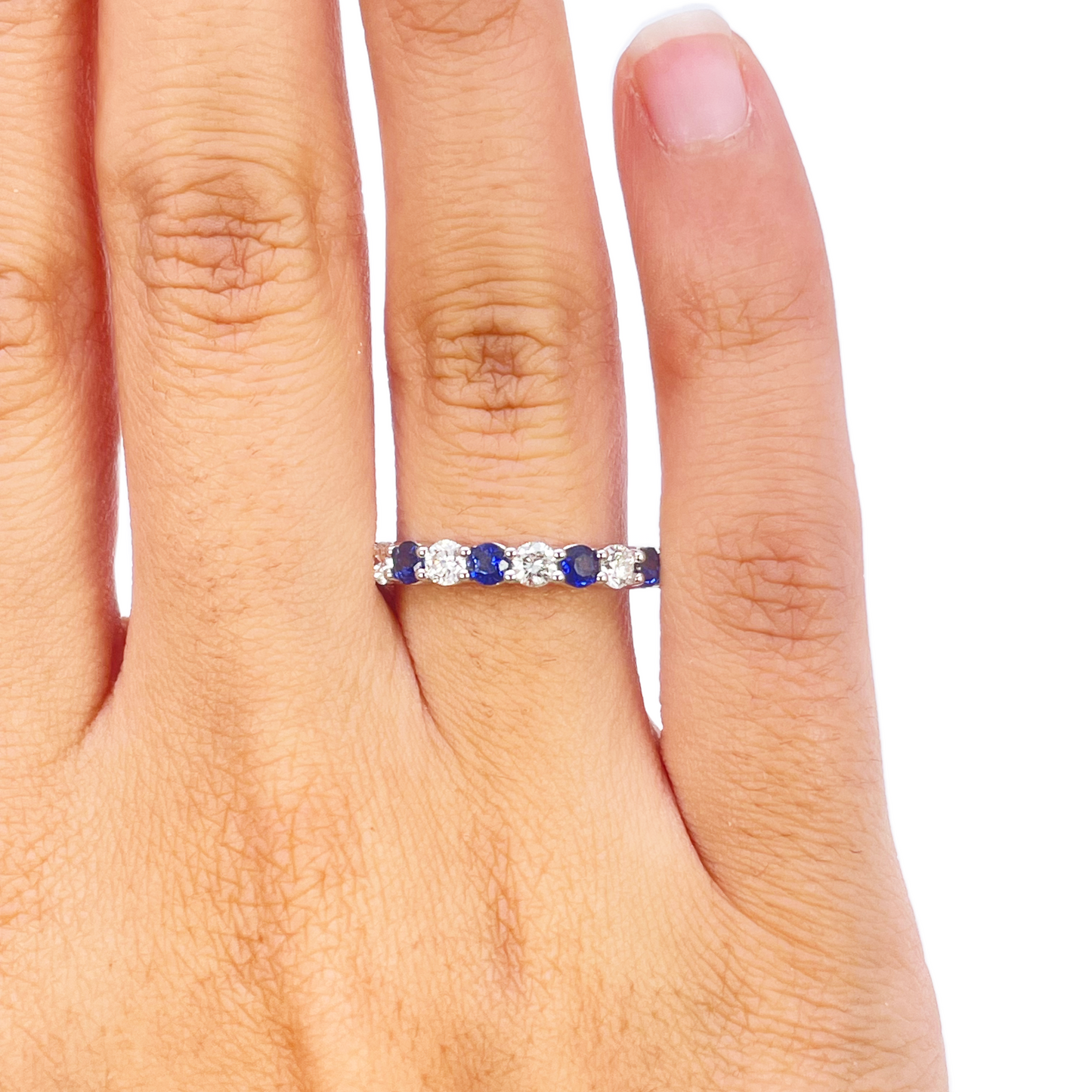 Bague mi-éternité empilable en or 18 carats avec diamants ronds naturels et saphirs 1,20 carats