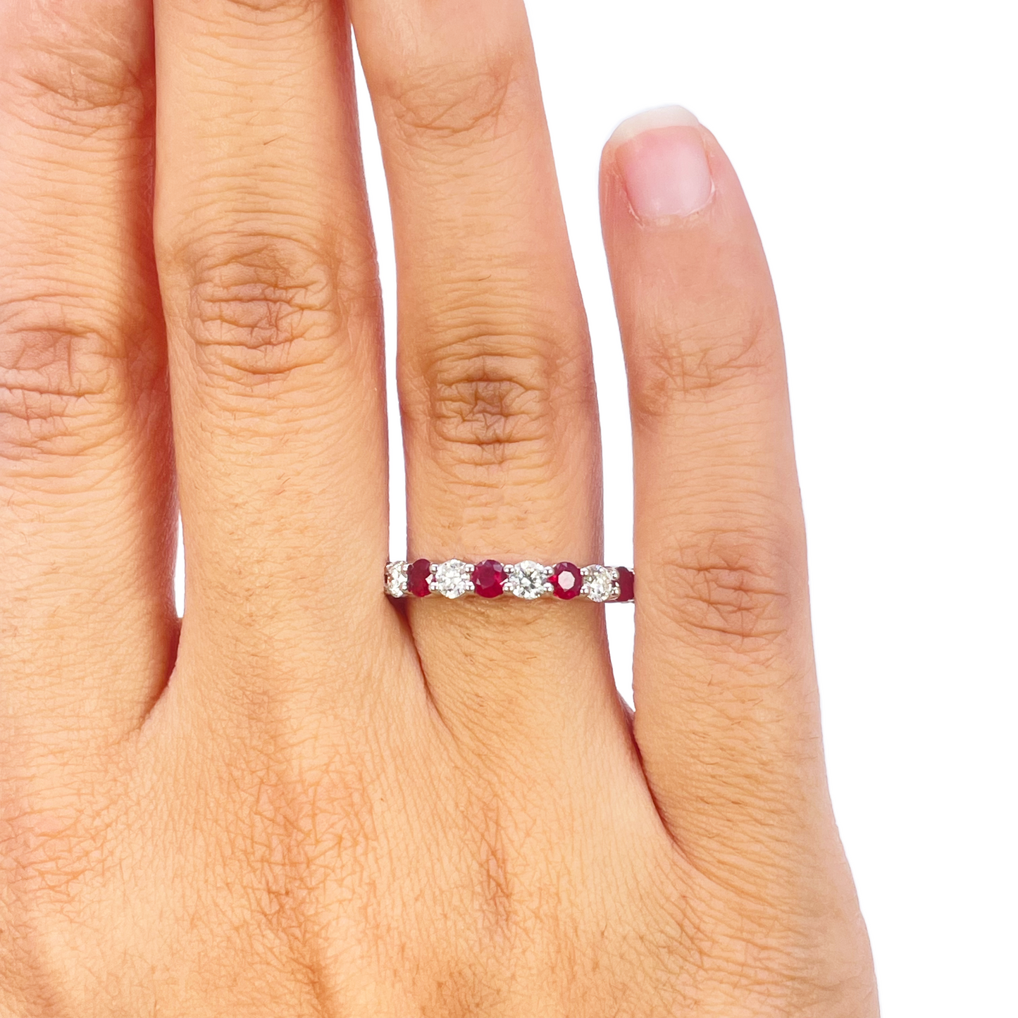 Bague empilable demi-éternité en or 18 carats avec diamants ronds naturels et rubis, 1,05 carat