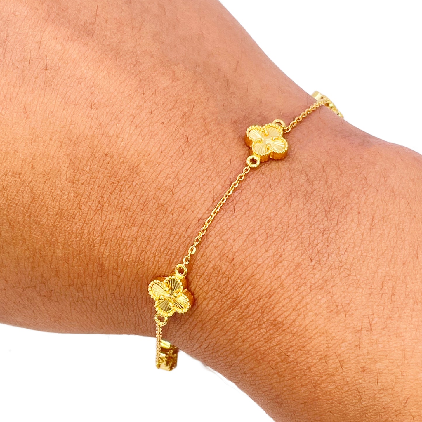 Bracelet 7,5 pouces en or jaune 22 carats avec 5 trèfles floraux taillés en diamant
