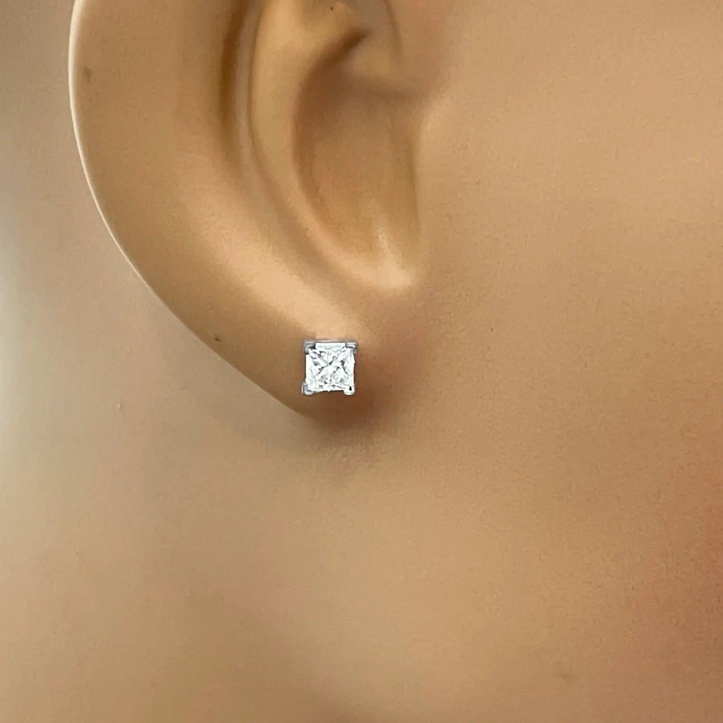 18ct White Gold Princess Cut Diamond 4-Claw Solitaire Studs 1.00ct GIA Certified 