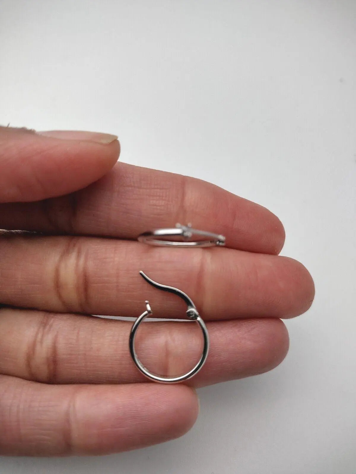 18ct White Gold Simple Round Hoop Earrings 15mm diameter 1.5gm 